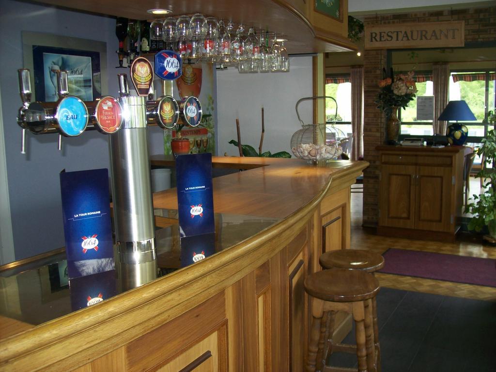 Hotel Restaurant La Tour Romaine - Haguenau - Strasbourg Nord Schweighouse-sur-Moder Eksteriør bilde