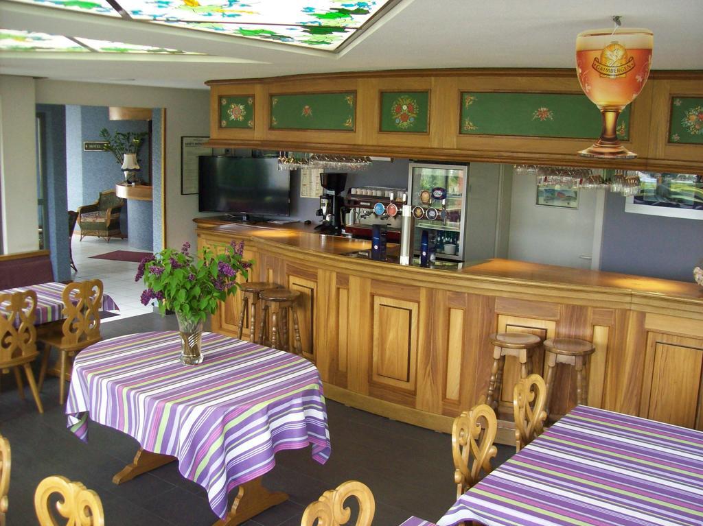 Hotel Restaurant La Tour Romaine - Haguenau - Strasbourg Nord Schweighouse-sur-Moder Eksteriør bilde