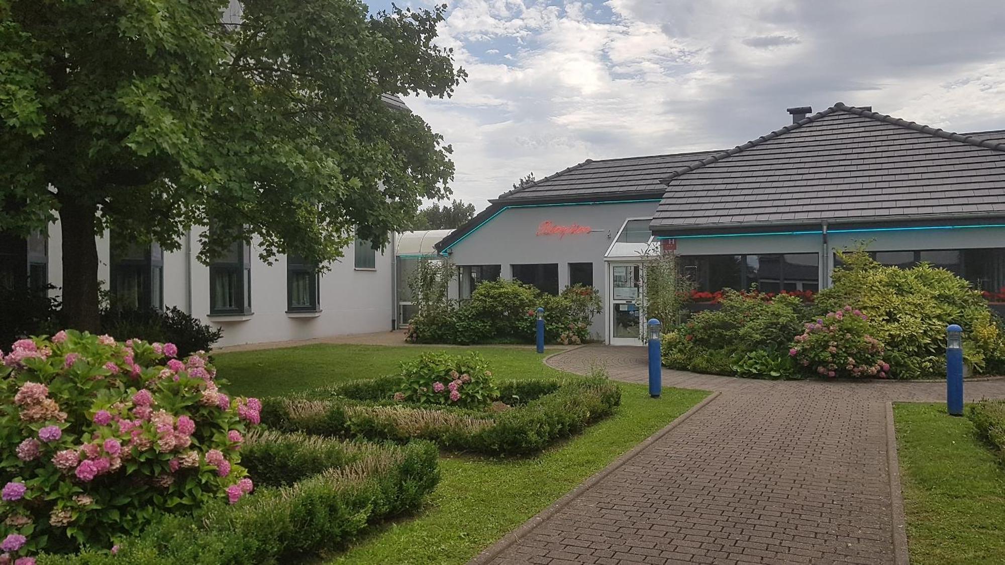 Hotel Restaurant La Tour Romaine - Haguenau - Strasbourg Nord Schweighouse-sur-Moder Eksteriør bilde
