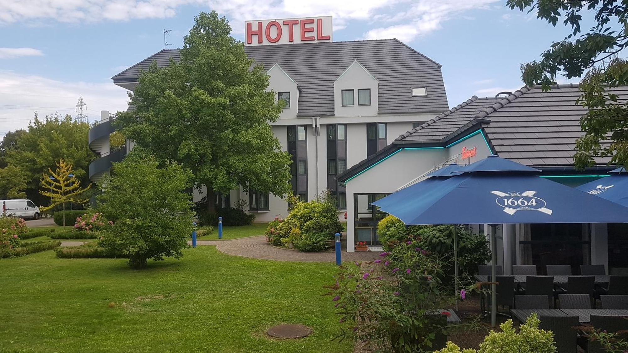 Hotel Restaurant La Tour Romaine - Haguenau - Strasbourg Nord Schweighouse-sur-Moder Eksteriør bilde