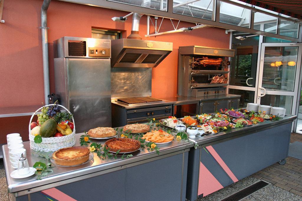 Hotel Restaurant La Tour Romaine - Haguenau - Strasbourg Nord Schweighouse-sur-Moder Eksteriør bilde