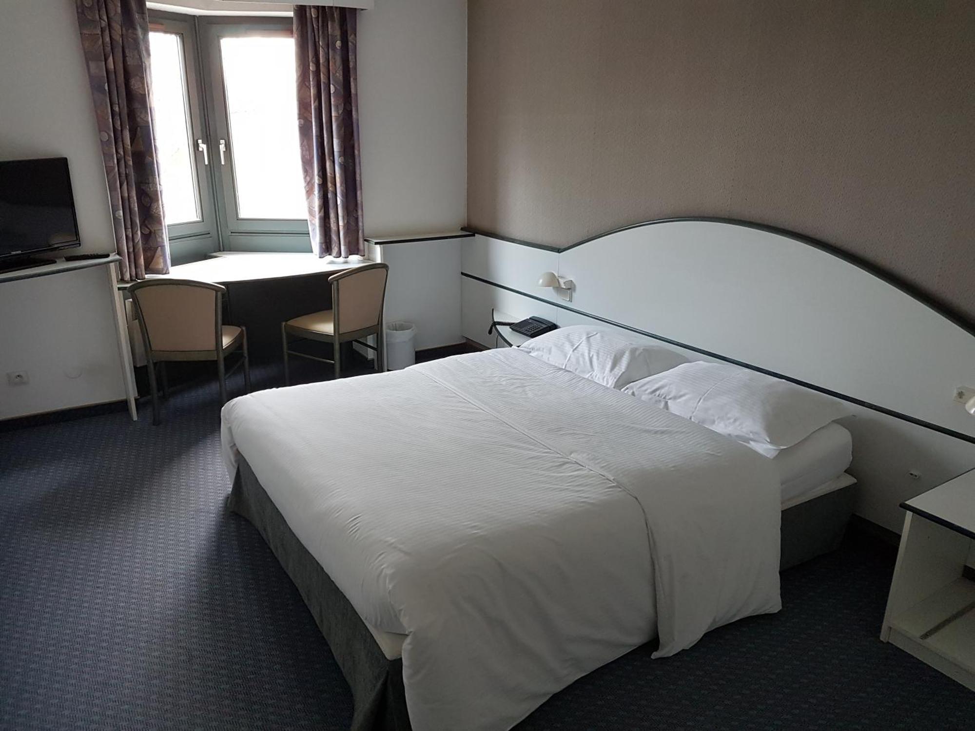 Hotel Restaurant La Tour Romaine - Haguenau - Strasbourg Nord Schweighouse-sur-Moder Eksteriør bilde