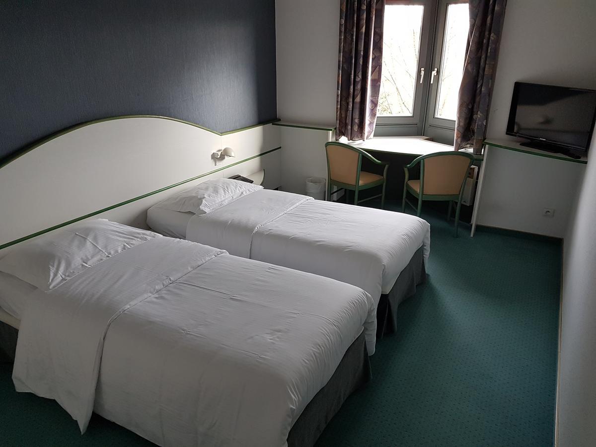 Hotel Restaurant La Tour Romaine - Haguenau - Strasbourg Nord Schweighouse-sur-Moder Eksteriør bilde