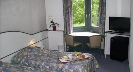 Hotel Restaurant La Tour Romaine - Haguenau - Strasbourg Nord Schweighouse-sur-Moder Eksteriør bilde